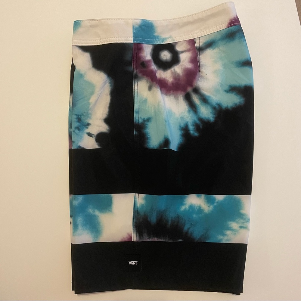 Men’s Vans tie dye Board shorts Size 32